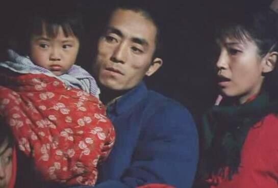 张艺谋30年前旧照曝光 作为演员获得金鸡百花