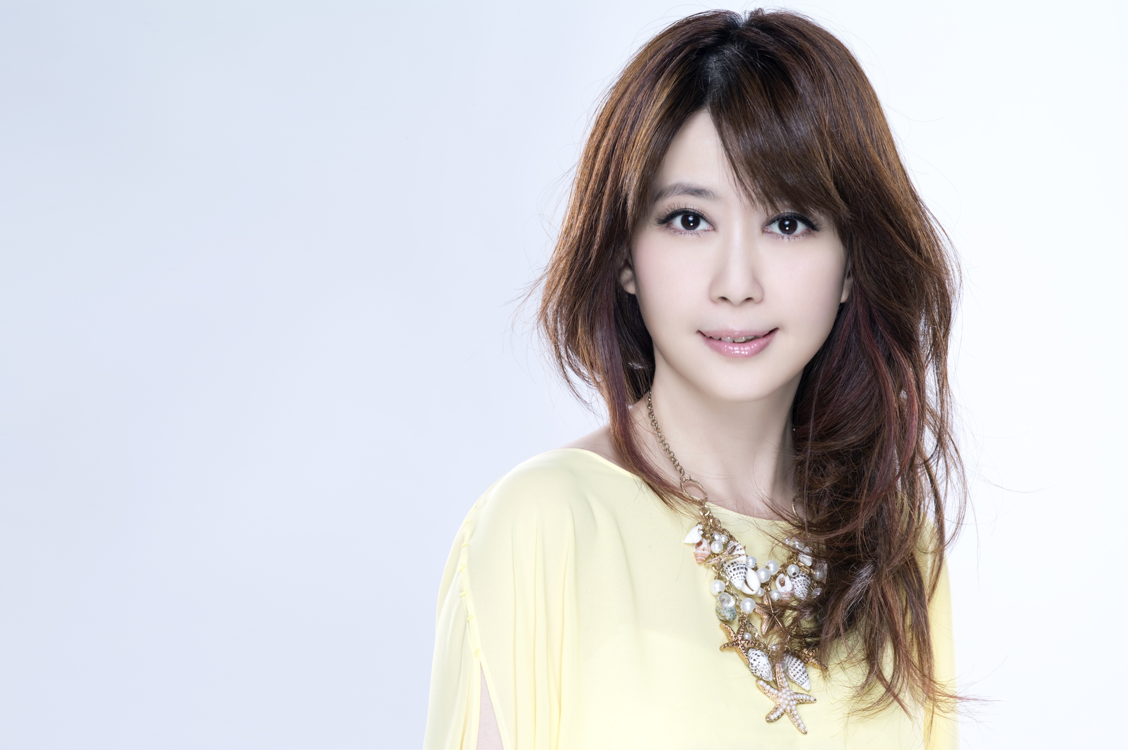 孟庭苇儿子发文否认母亲是同性恋 爆料张志鹏频繁家暴