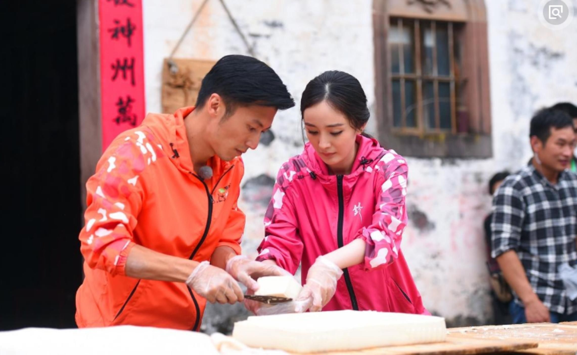 杨幂与谢霆锋曝恋情? 其实是迷妹追星的典范日常