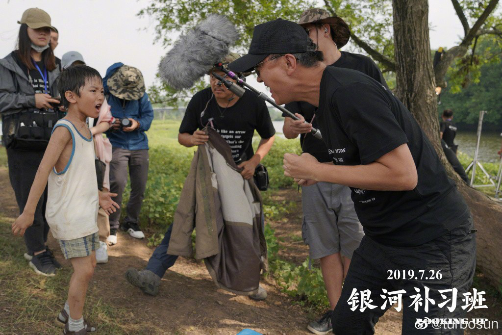 孙俪晒邓超片场照表心疼 赞老公既有魅力又有才
