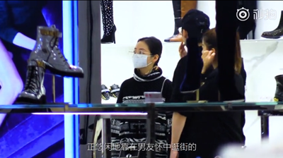 bob官网:张靓颖和新男友逛街,一个小动作让网友都大呼