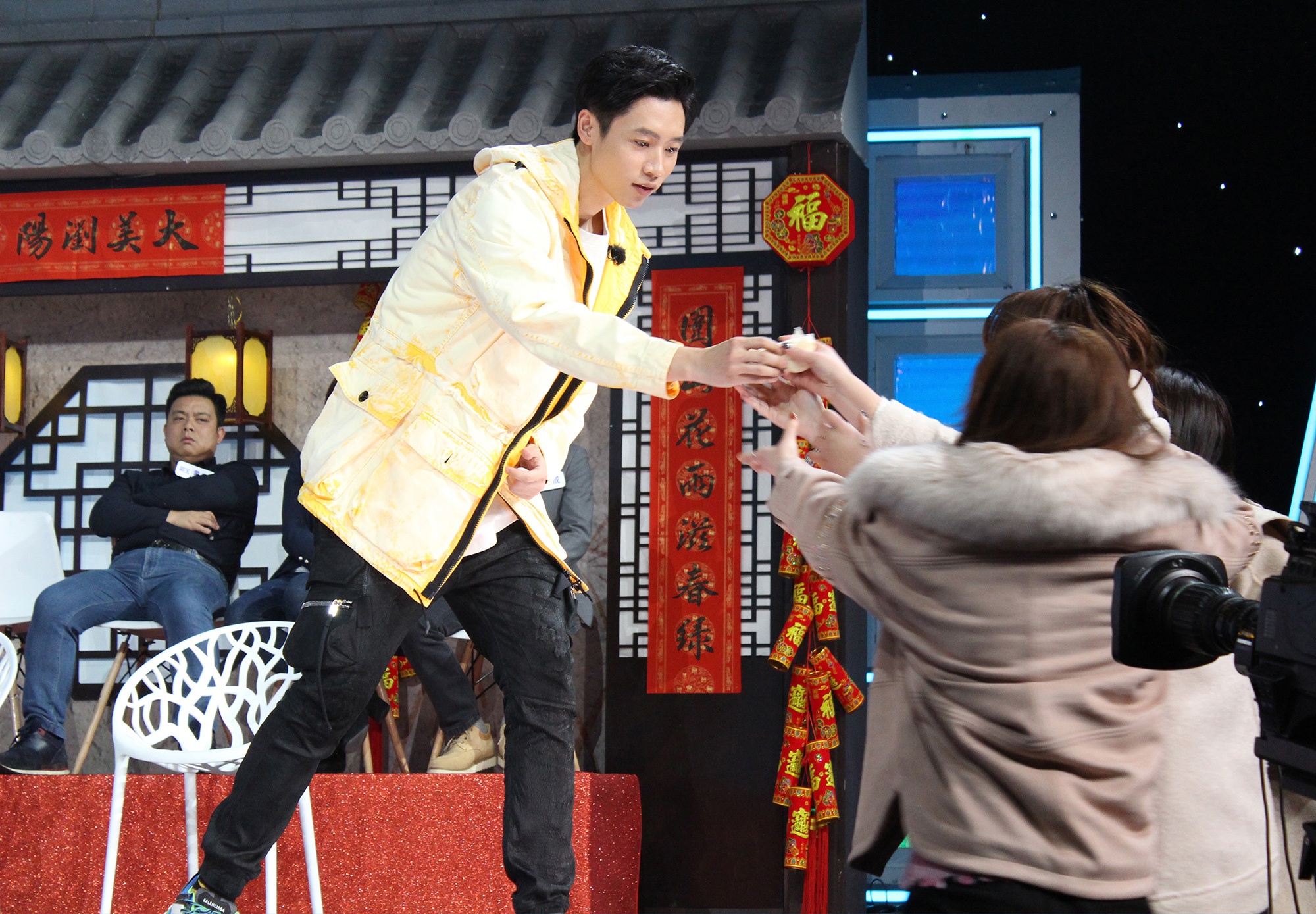 魏晨亮相《天天向上》 挑战卧底身份机智化解