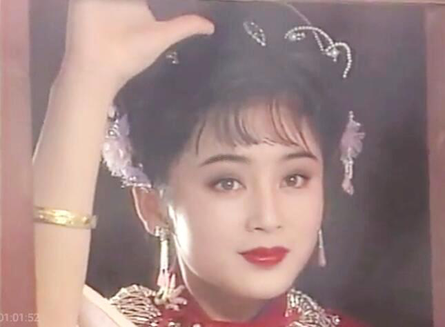 陈红18岁青涩旧照曝光,被誉为中国第一古装美女