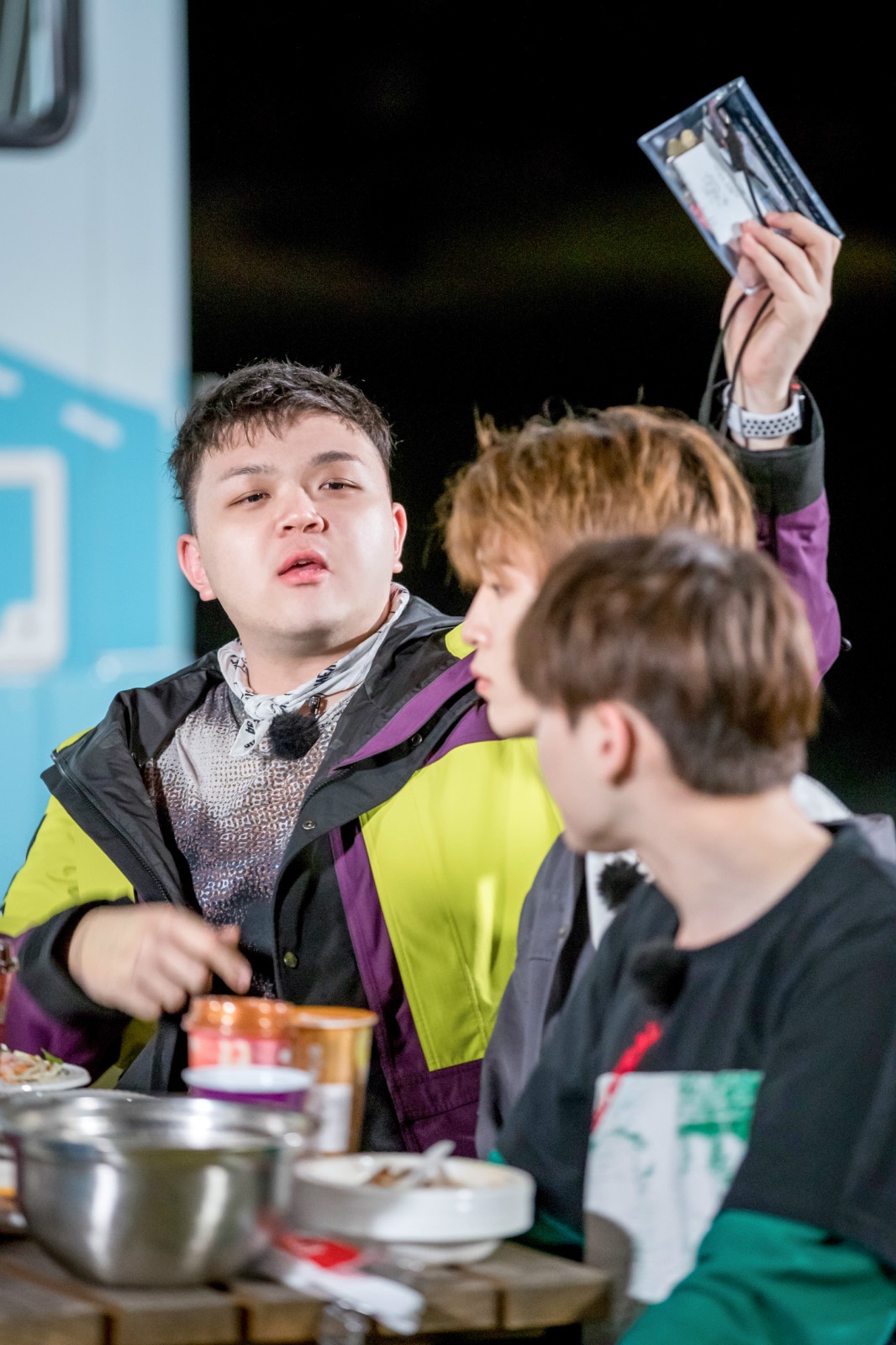 《青春的花路》像变形计?朱正廷为小鬼流老母