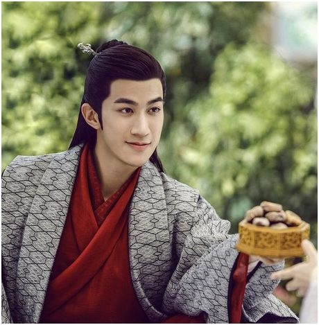 李治廷网剧扮相吃脸长大亏,女主和国王、王子