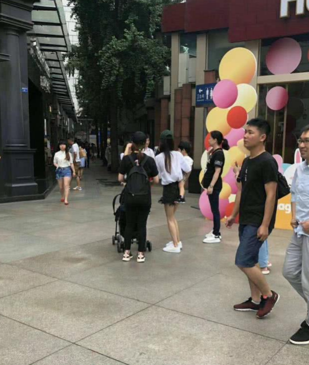 惊呆了！偶遇baby小海绵什么梗 这到底是怎么一回事呢