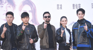 周杰伦昆凌婚后首同台宣传新片 赞爱妻哭戏有层次