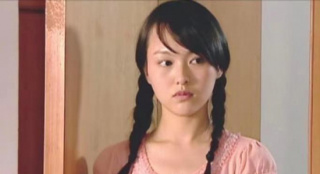 唐嫣15年前拍的剧开播 扎麻花辫演村姑面庞青涩