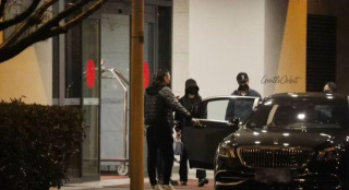 赵丽颖冯绍峰三亚度假归来被拍 离婚传言不攻自破