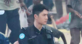 王一博《中国维和警察》路透 再穿制服帅气十足