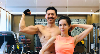 别人的65岁和55岁！李若彤晒与张丰毅合体健身照