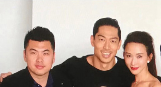 林志玲夫妇东京被偶遇 依偎丈夫怀中露幸福笑容