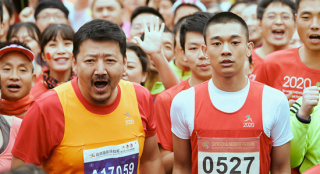 《了不起的老爸》曝幕后特辑 王砚辉“痛并快乐”