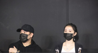 潘玮柏夫妻晒甜蜜互拍 爱妻宣云衣着宽松被疑有孕