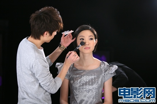 王嘉佳为范冰冰打抱不平 新片剃光头演间谍_