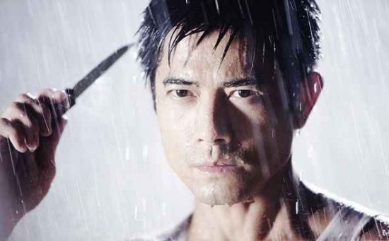 陈木胜导演的新作《全城戒备》即将于8月6日上映。这是国内首次拍摄变种人题材的电影。因此,业界普遍关注华语电影的“变种人”是否会像好莱坞的一样,长得遍布黏液十分异形。对此,凭借警匪片成名的陈木胜接受了记者专访,亲自揭秘了他的“变种人”。 动作才是核心 记者:你之前一直都是拍的非常现实的警匪题材,为什么这次《全城戒备》会尝试变种人的题材呢? 陈木胜:这几年里面,华语影坛好像也没有出现过类似题材的片子。我们在科幻领域没有办法和好莱坞比较的。可是,如果要涉及超能力,