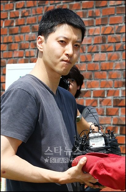 李东健突然削发参军 曾无法走出丧弟阴影_日