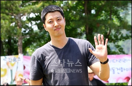 李东健突然削发参军 曾无法走出丧弟阴影_日