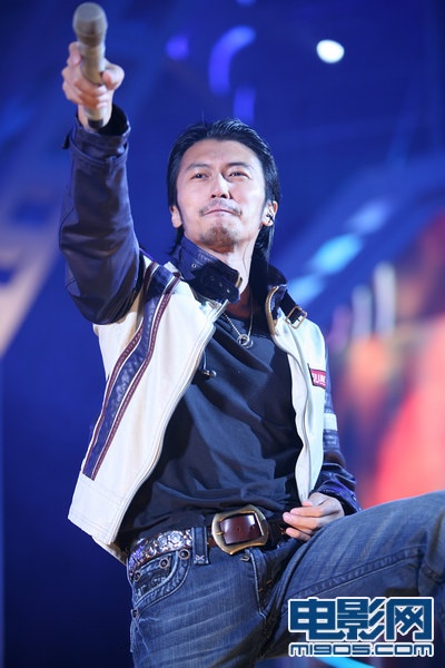 电影之歌走进淮北 谢霆锋、何洁引爆全场_华