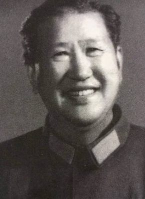 薛伯青
