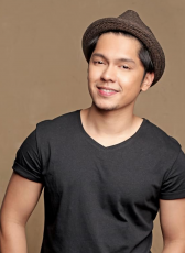 Carlo Aquino