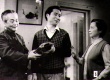 法庭內(nèi)外劇照