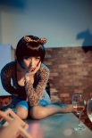 篮球宝贝何静化身豹纹猫女 嘟嘴写真秀迷人身材
