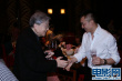 亚宁和导演李行亲切交谈 共襄电影频道之夜盛举