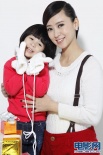 翁虹新年全家写真曝光 三岁女儿鬼马出镜抢风头
