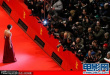 克里斯蒂安·保罗红裙秀香肩 与本杰明默契登对