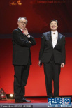 柏林影展评委会主席罗西里尼率评审团成员登台