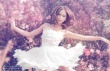 Angelababy变身花仙子 唯美写真粉色浪漫风情