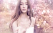 Angelababy变身花仙子 唯美写真粉色浪漫风情