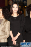 《米香》剧组声势浩大 大陶红橘色短裙亮丽抢眼