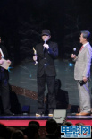 冯小刚获亚洲最高票房导演奖 手握奖杯侃侃而谈