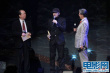 冯小刚获亚洲最高票房导演奖 手握奖杯侃侃而谈