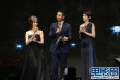 黃曉明、李心潔展現(xiàn)藍(lán)色風(fēng)采 頒發(fā)最佳女配角獎(jiǎng)