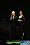叶倩文、杨凡颁发最佳影片奖 精神矍铄风采依旧