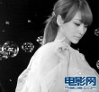 柳岩拍摄创意短片显纯真 泡沫幻境衬托雪白肌肤