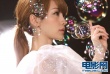 柳岩拍摄创意短片显纯真 泡沫幻境衬托雪白肌肤
