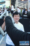 成龙311烛光晚会忙前忙后 演艺圈大哥当之无愧
