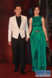 张家辉携爱妻走红毯 关咏荷一袭绿装温婉动人