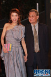 杜惠東攜愛女登紅毯 杜如風微張櫻桃小口露香肩