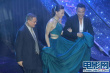 任达华携徐子珊颁发最佳编剧奖 笑谈绯闻轶事