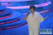 范晓萱母女同台默契亮相 母亲献歌女儿钢琴伴奏