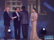 董洁优雅长裙现身 揭晓大学生电影节最佳导演
