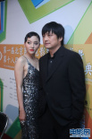 周楚楚、张扬后台齐亮相 性感佳人搭配有为导演