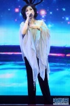 齊豫登臺(tái)演唱經(jīng)典歌曲《橄欖樹》 歌聲感動(dòng)觀眾