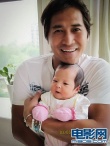 [图]齐秦首度公开妻女合照 大方祝福旧爱王祖贤