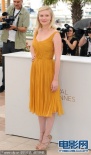 克尔斯滕·邓斯特黄裙亮相 优雅出场大秀事业线